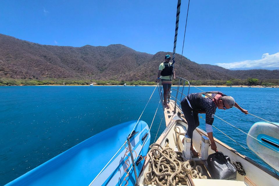 Day Sailing tour to Bahia Concha in Colombia